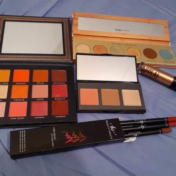 Makeup - Picture 7 of 7